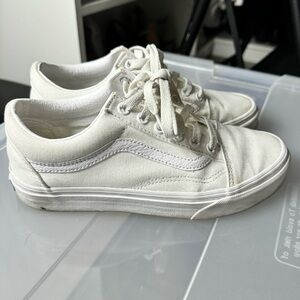 White old school/classic vans